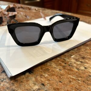 I-SEA Sunglasses - purchased at Billabong. Brand new!

Black